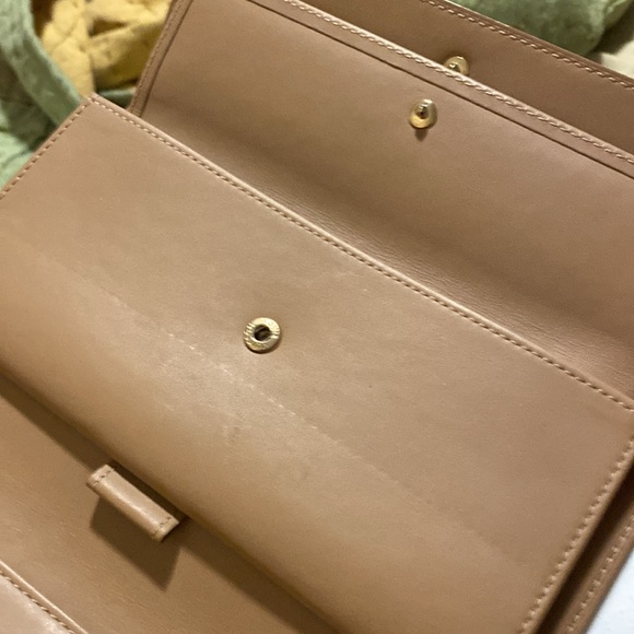 LOUIS VUITTON
Authentic Monogram Vernis Sarah Wallet - Picture 7 of 14